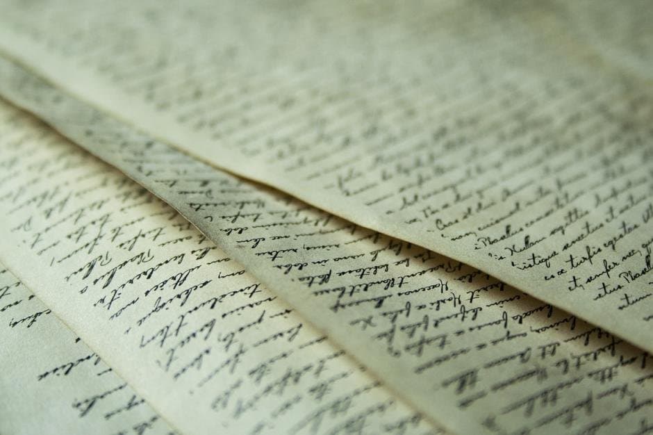 Gruaja gjen letra dashurie disa dekadashe të fshehura në shtëpinë e saj në Virxhinia