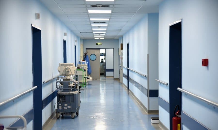 QKUK në mungesë të një salle s’mund të kryejë operacionet estetike