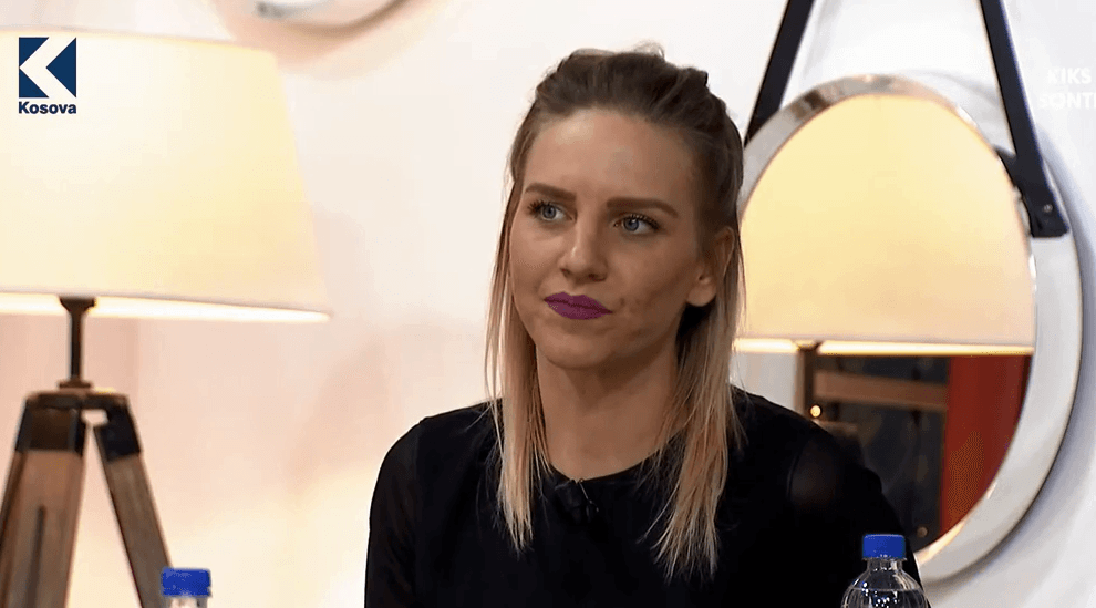 Krystel Suire, zvicerania që po sjell ngjyra në muret e Kosovës! (VIDEO)