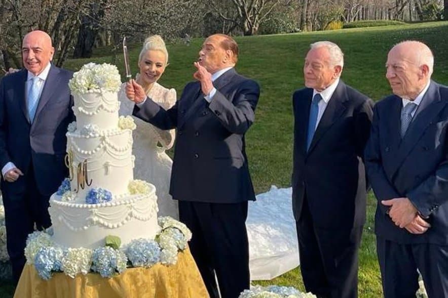 Ja sa kushtoi dasma ‘simbolike’ e Silvio Berlusconit me të dashurën 32 vjeçare