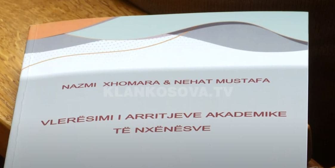 Autorët nga Kosova e Shqipëria, promovojnë librin për arritjet akademike (VIDEO)