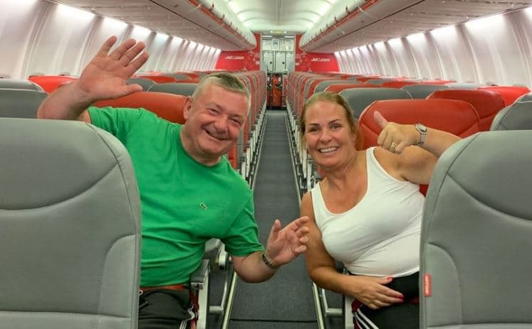 Aeroplani publik shndërrohet në privat për çiftin (FOTO)