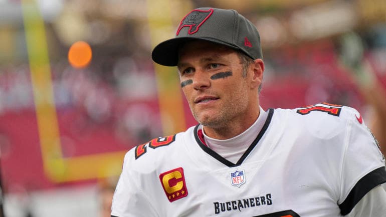 "Më i miri” i futbollit amerikan i bie pishman, Brady kthehet nga pensionimi