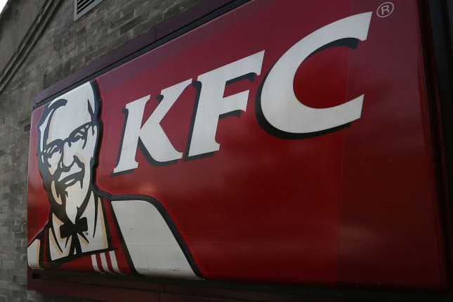 Gruaja telefonon policinë për t’u ankuar rreth porosisë së saj në KFC