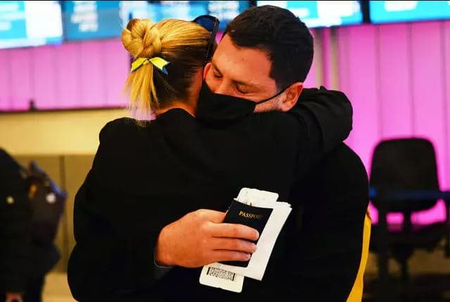 Ylli i Dancing with the Stars falënderuese që u ribashkua me burrin e saj nga Ukraina