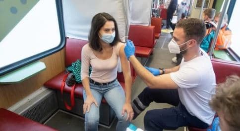 Studim: Gratë kanë më pak gjasa të shërohen plotësisht nga COVID-19
