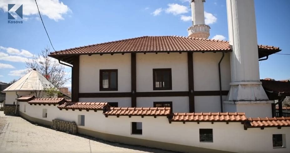 Historia, vjetërsia dhe restaurimi i xhamisë në Hoçë të Vogël (VIDEO)