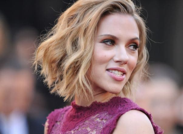 Scarlett Johansson u përgjigjet thashethemeve se ka bërë seks në ashensor