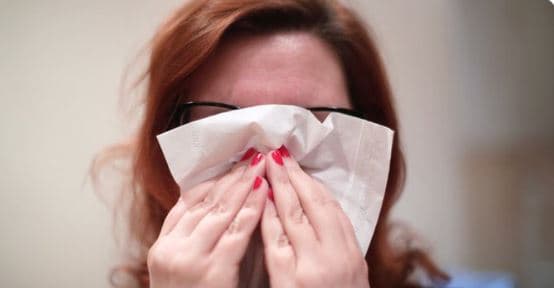 Miliona njerëz mund të vuajnë nga problemet me nuhatje dhe shije pas infektimit me COVID-19