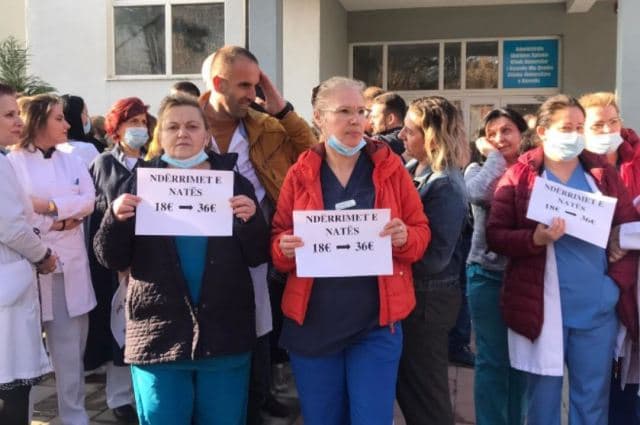 Infemierët mbajnë grevë njëorëshe, kërkojnë realizmin e kërkesave të tyre