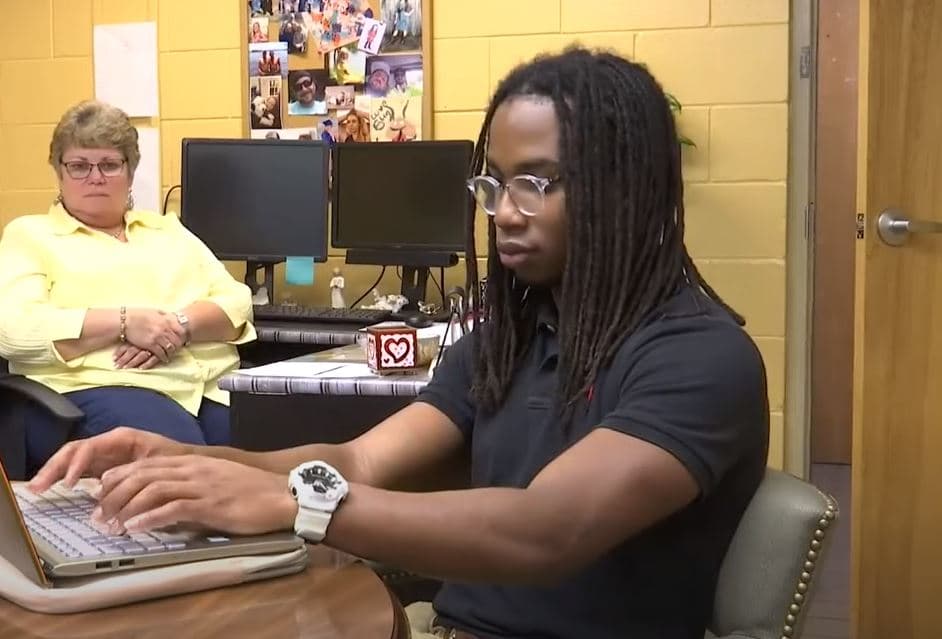 Studenti nga Florida pranohet në 27 shkolla (VIDEO)