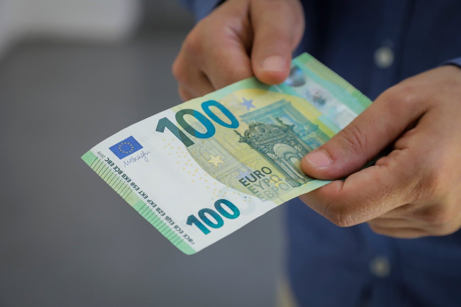 Kosovarët i ruajnë në banka mbi 5 miliardë euro