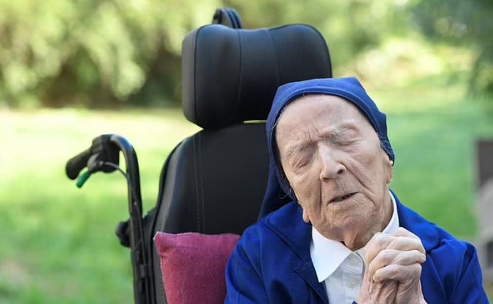 Murgesha franceze merr titullin e më të vjetrës në botë, pas vdekjes së japonezes 119-vjeçare
