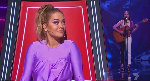 Rita emocionohet nga konkurrentja në The Voice Australia (FOTO)