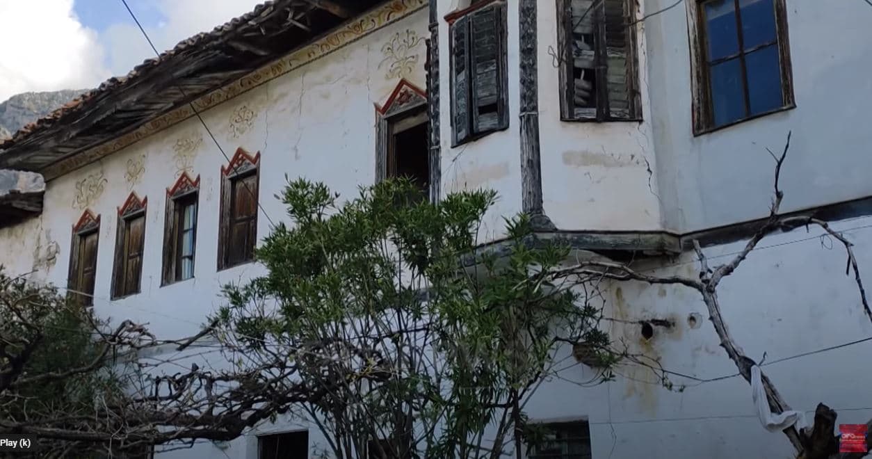 Po rrënojnë dhe historinë, kërkohet restaurimi i ndërtesës 200-vjeçare në Krujë që dëshmon jetesën e shqiptarëve