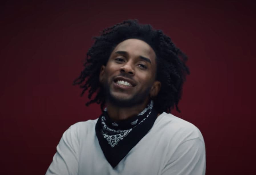 Kendrick Lamar "ngjall" Kobe Bryantin në videoklipin e ri (VIDEO)