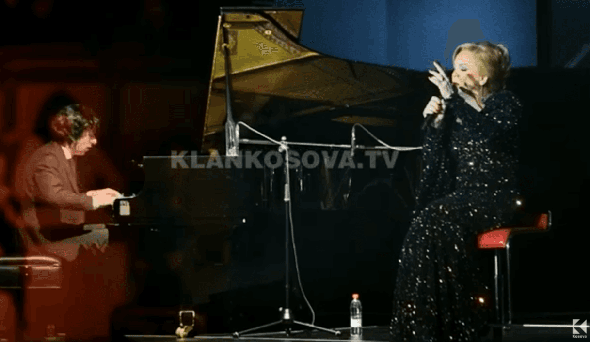 “Për ty Kosovë”, koncert nga e madhja Inva Mula në Klan Arena (VIDEO)