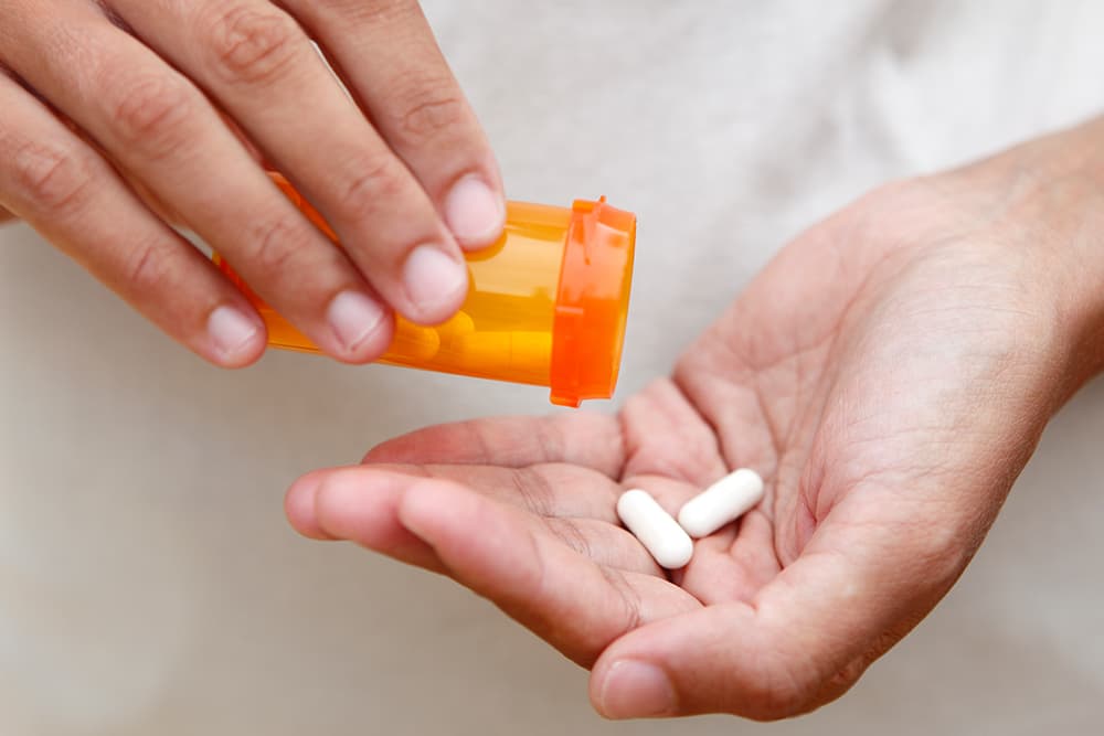 Studim: Antibiotikët mund të rrisin rrezikun për sëmundje inflamatore të zorrëve te të moshuarit