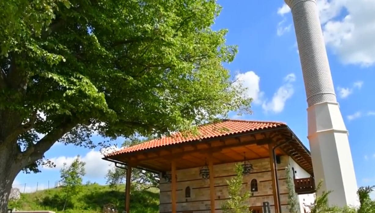Xhamia e fshatit Suriganë rreth 200 vjet e vjetër (VIDEO)