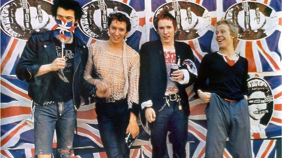 Kitaristi i Sex Pistols: Nuk e quajtëm mbretëreshën budallaqe