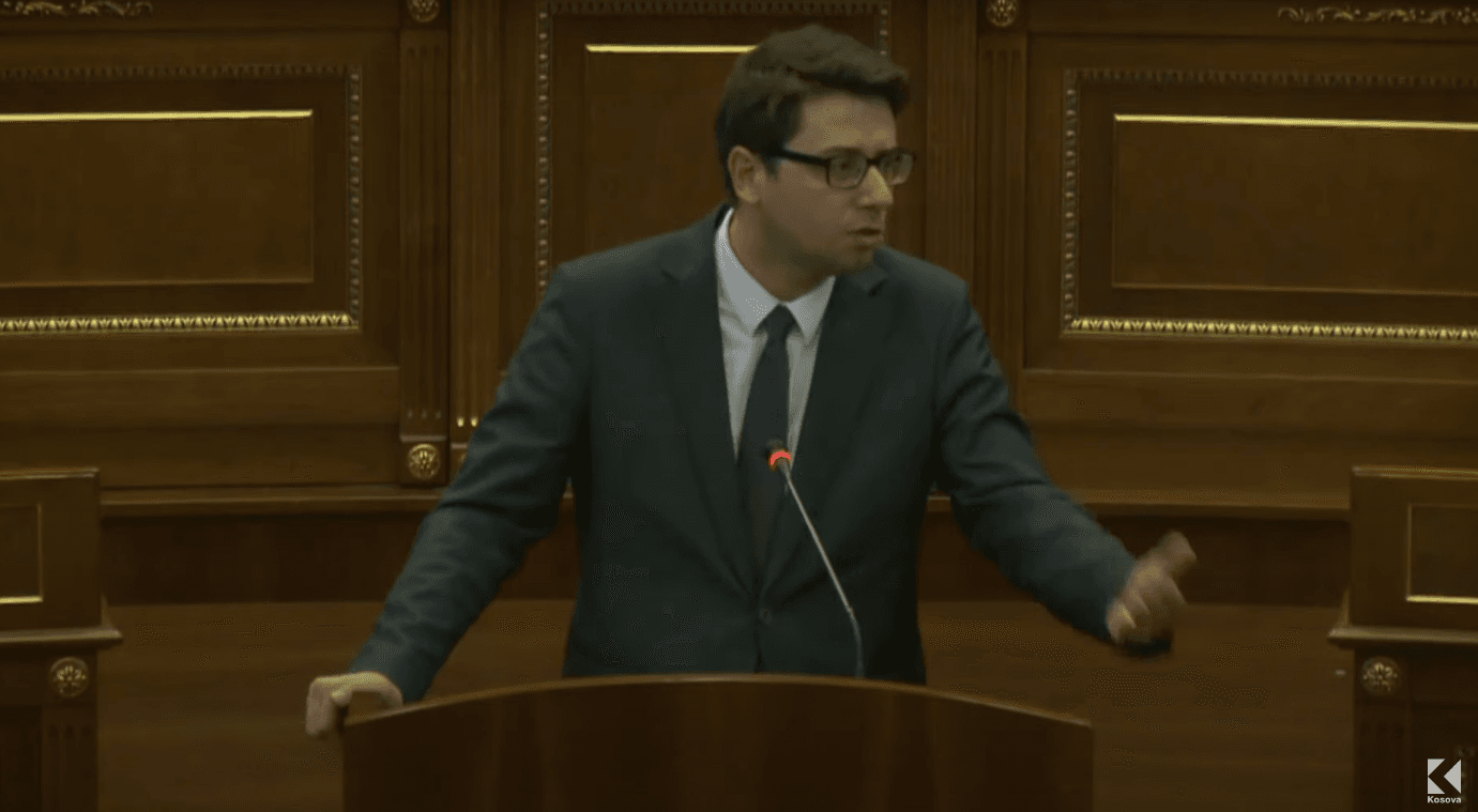 Murati thotë se me politikat e propozuara nga opozita një familje do të përfitonte 16 euro e gjysmë në muaj