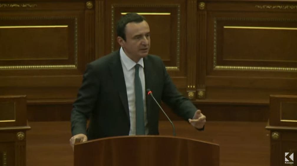 Kurti për propozimin e heqjes së TVSH-së për naftën: Mungesë idesh, populli jeton edhe pas 3 muajsh