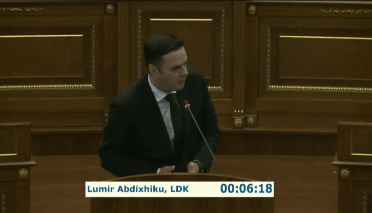 Kush janë njerëzit në kuvend e qeveri që “dinë që dinë” e “s’dinë që s’dinë”, sipas Abdixhikut (VIDEO)