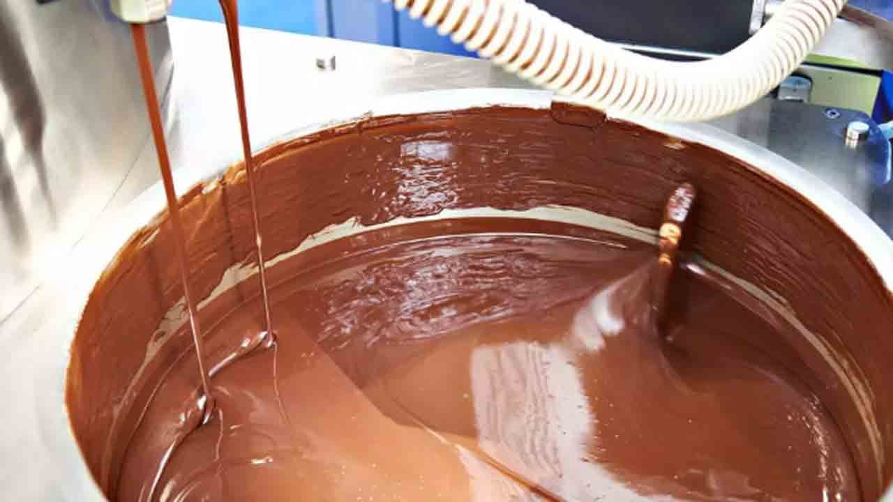 Shpëtohen punëtorët që ranë në rezervuarin me çokollatë