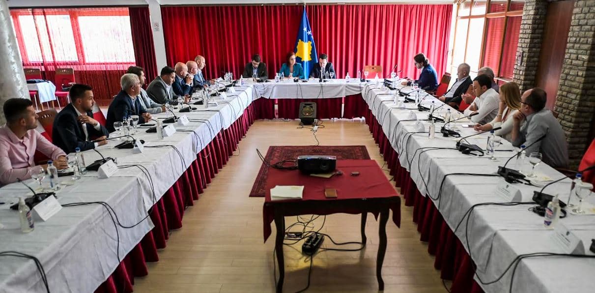 Kurti: Mbrojtja e parasë publike, parim kyç me të cilin duhet të udhëhiqen të gjitha politikat publike