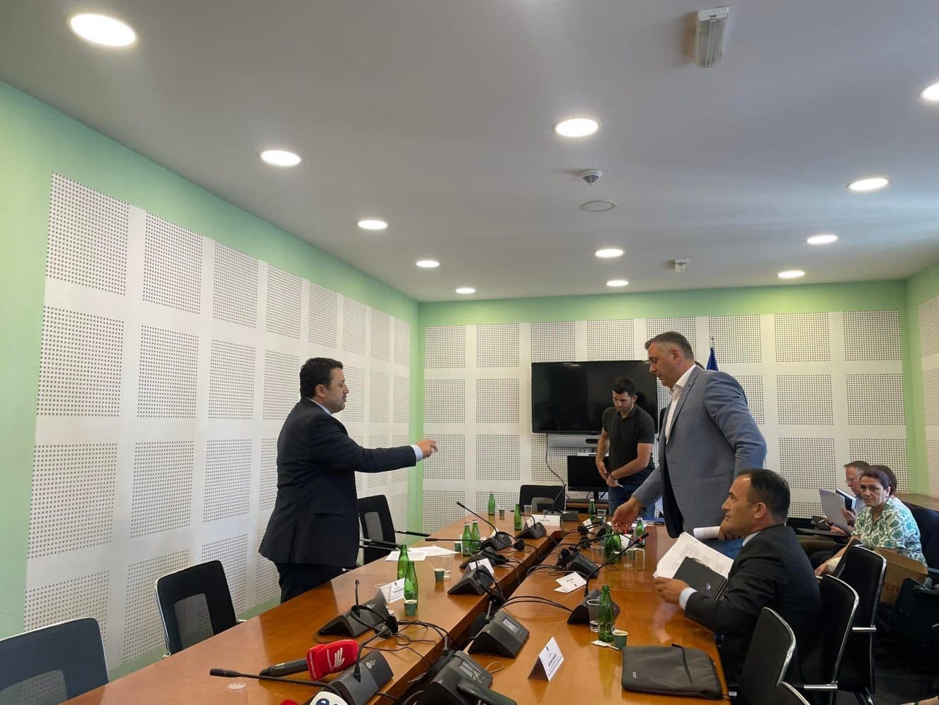 Pushteti dhe opozita përplasen në Komisionin Hetimor për Energji (VIDEO)