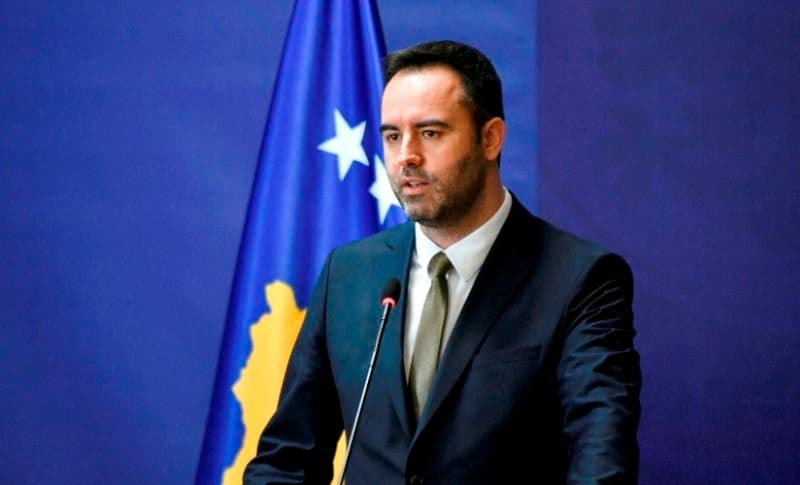 Ekspozita e Rexhep Selimit, Konjufca: Po gjykohet padrejtësisht në Hagë, por është mes nesh me piktura