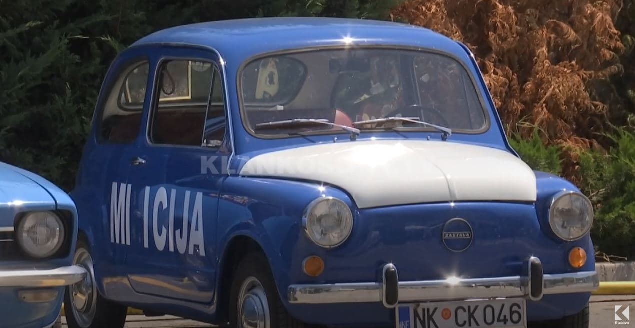 Festa e automjeteve fascinon qytetarët, por jo mbishkrimi “Milicia” te një veturë (VIDEO)