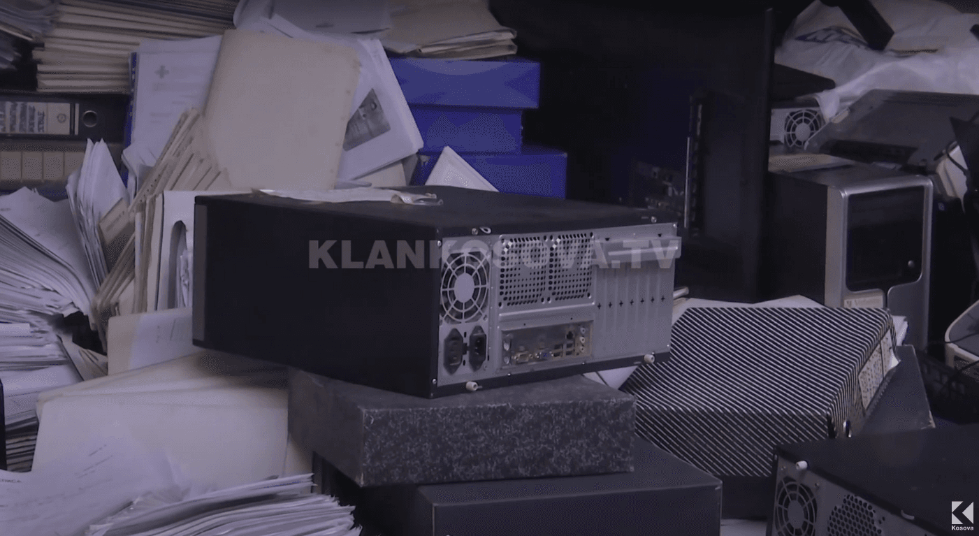 Kosova konfiskon kamerat në Shtërpcë që i spiunonte Serbia (VIDEO)