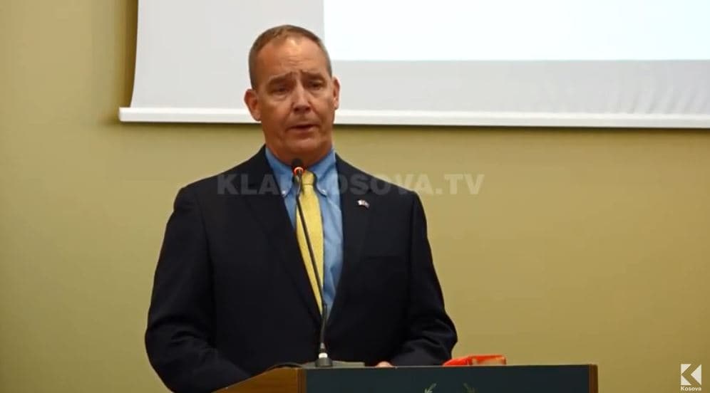 Gjenerali amerikan ofron diplomaci qytetare për Kosovën (VIDEO)
