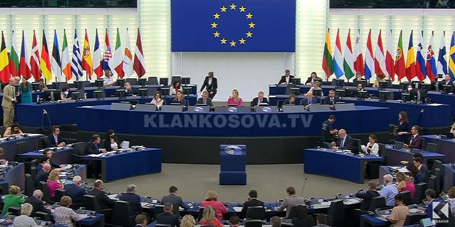 Brukseli zyrtarizon njohjen reciproke Kosovë-Serbi (VIDEO)