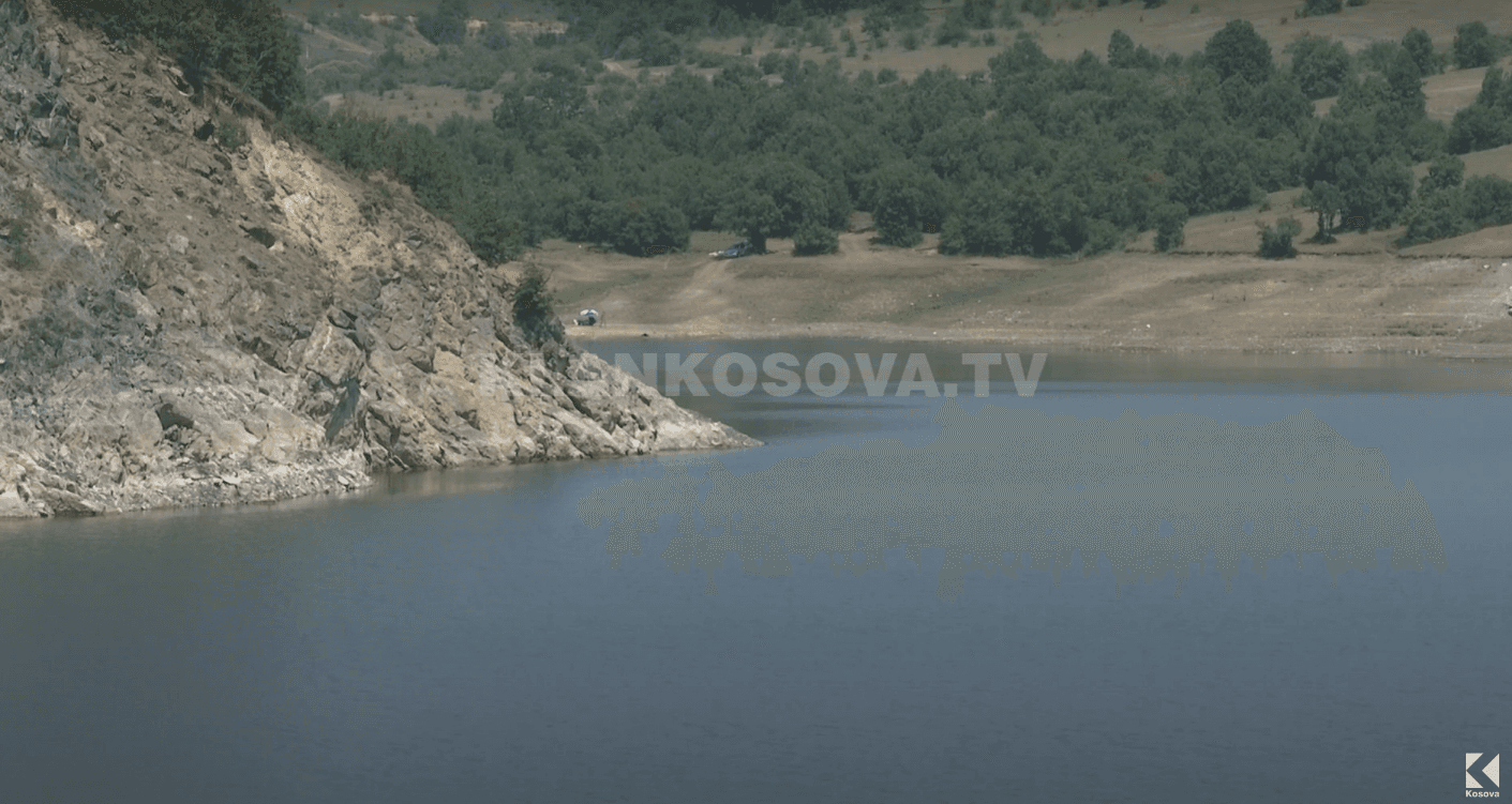Bie niveli i ujit në liqenet e Kosovës, paralajmërohen reduktime (VIDEO)