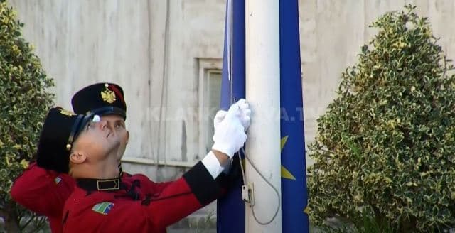 Tirana ia kthen Brukselit, flamuri i BE-së para qeverisë (VIDEO)