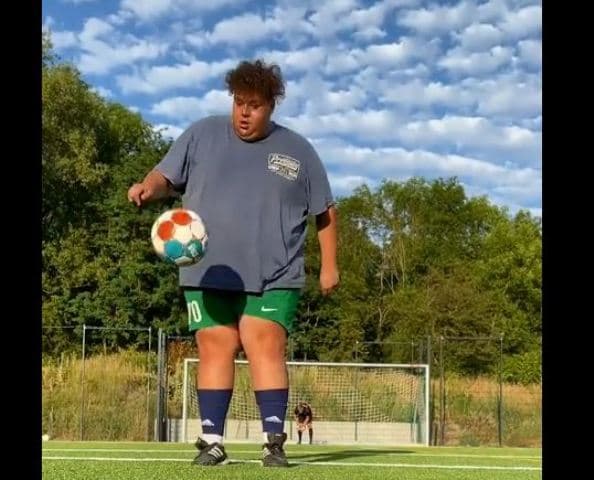Shikoni se si futbollisti i plotë e tregon klasin e tij (VIDEO)