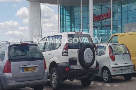 Vetura zyrtare nga Kosova shihet në Francë (FOTO)