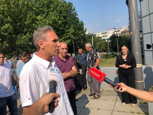 Punëtorët e “Kosova Thëngjillit” kërkojnë rikthimin në punë