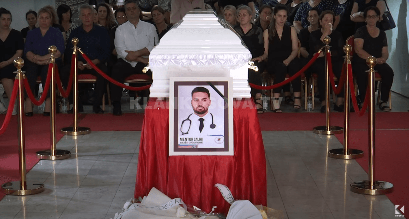 Gjakova nderon mjekun hero që vdiq duke shpëtuar të tjerët (VIDEO)