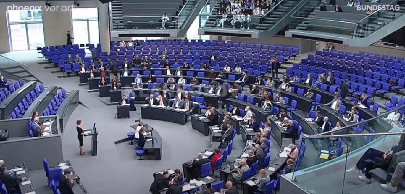 Debat i fortë për Kosovën në Gjermani, permendet edhe Xhafer Deva (VIDEO)