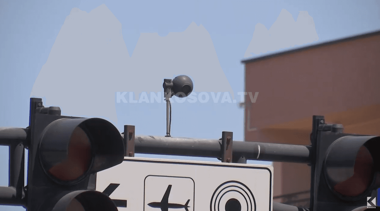 Kujdes, kamerat në semaforë jua matin shpejtësinë! (VIDEO)