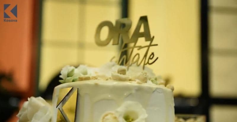 Si përgatitet torta me rafaello? (VIDEO)