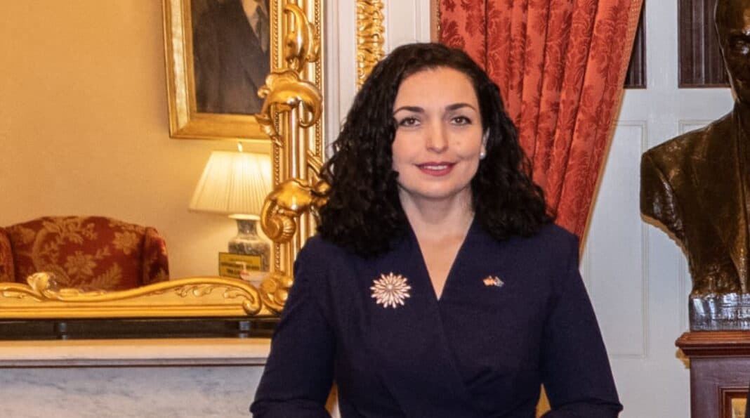 Muaji i luftës kundër kancerit të gjirit, presidentja Osmani viziton Onkologjinë