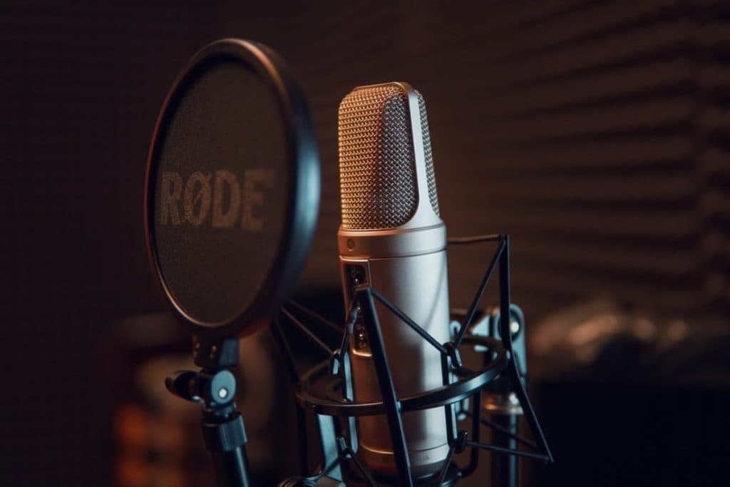 Pesë podcastet më të mira për shkencë dhe teknologji