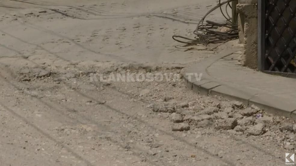 Majlinda Kelmendi jeton në rrugën me goxha gropa (VIDEO)