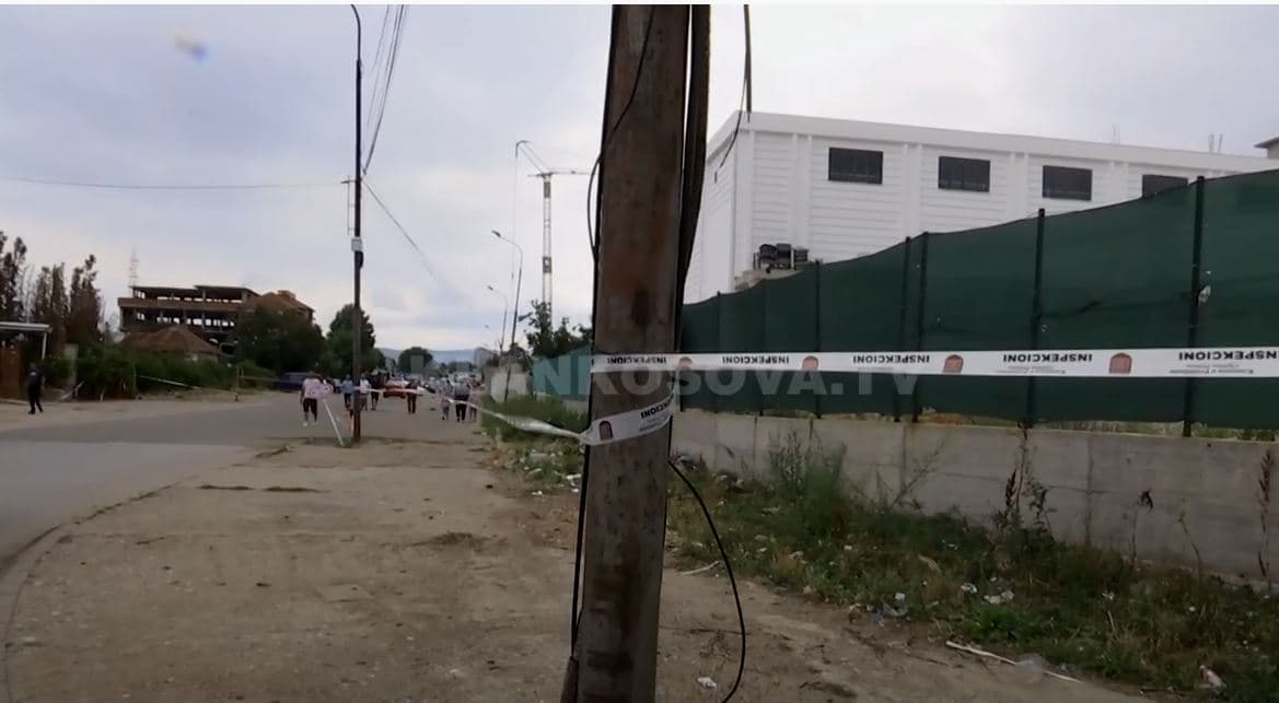 Inspektorët e policia në aksion te tregu i automjeteve (VIDEO)