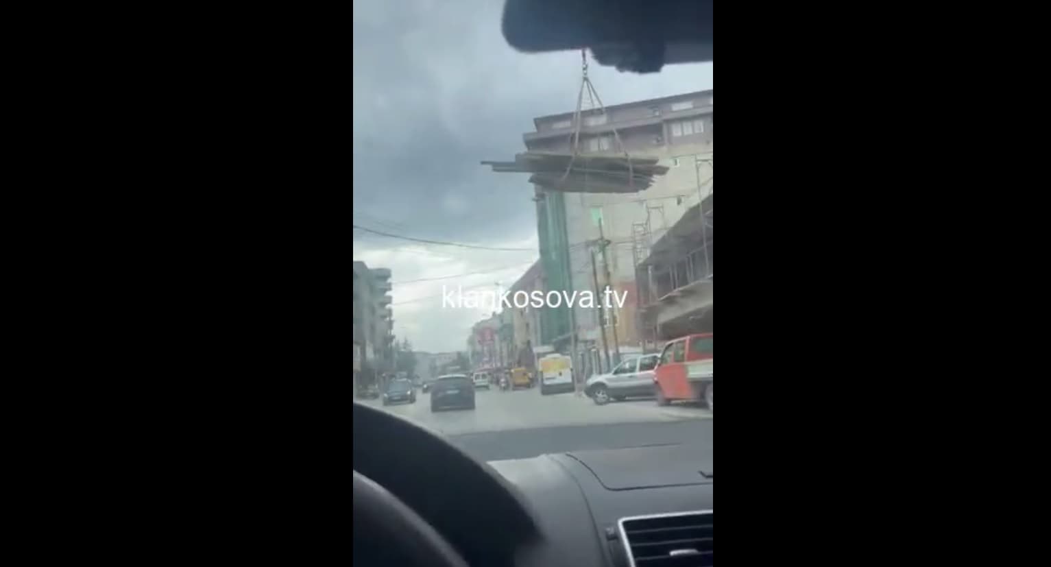 Vinçi rrezikon qytetarët në Ferizaj (VIDEO)
