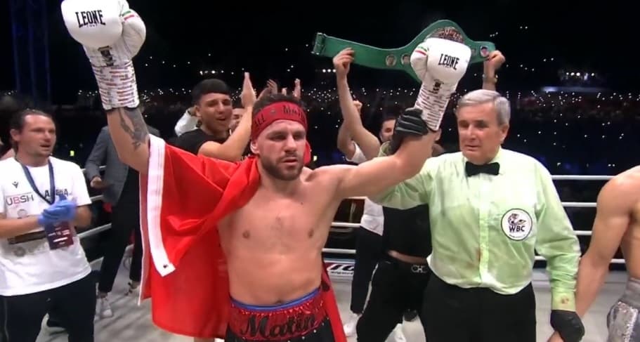 I pamposhturi Florian Marku fiton titullin WBC Silver